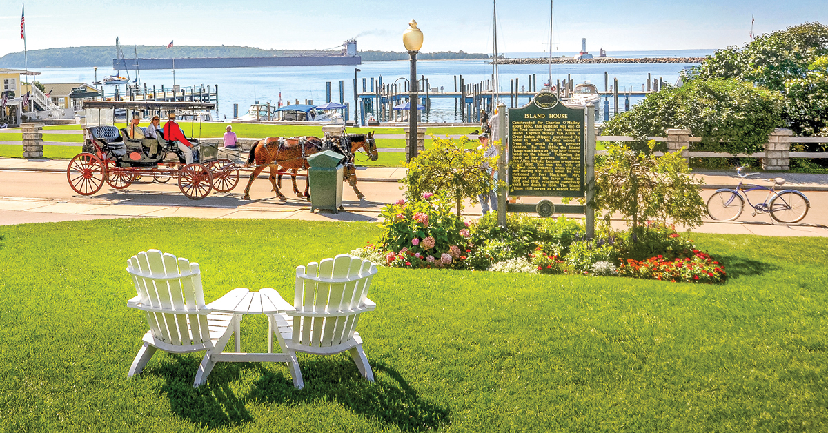 FAQ Banner - View of the horse drawn carriage and harbor from Island House Hotel